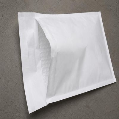 600 White MAIL Bubble Mailers, E/2, 240 x 275 mm