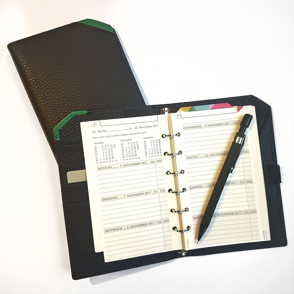 HelfRecht Team-Line Leather Ring-Bound Planner, 2024, 13 mm, Green Grip Corner