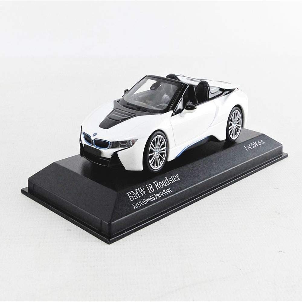 Minichamps 410027031 Collection Miniature Car, White