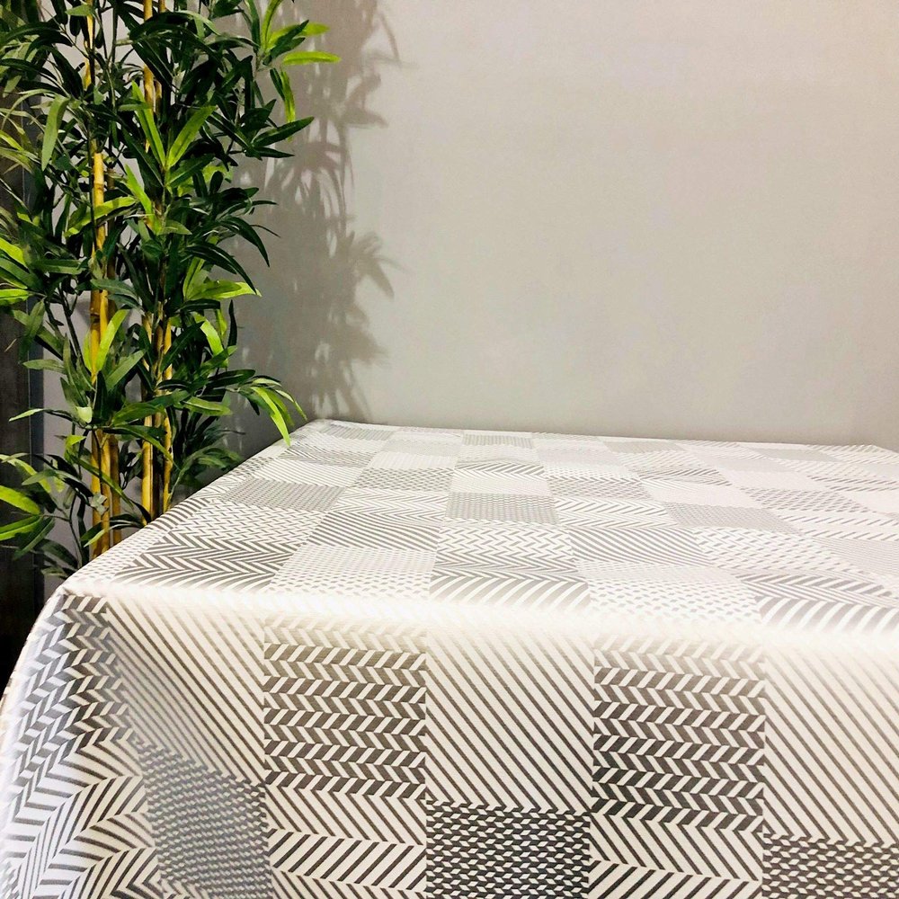 MadeInNature Extra-Thick Printed Tablecloth, Eraser-Type, 2 mm, Geometric Pattern, 140 x 600 cm