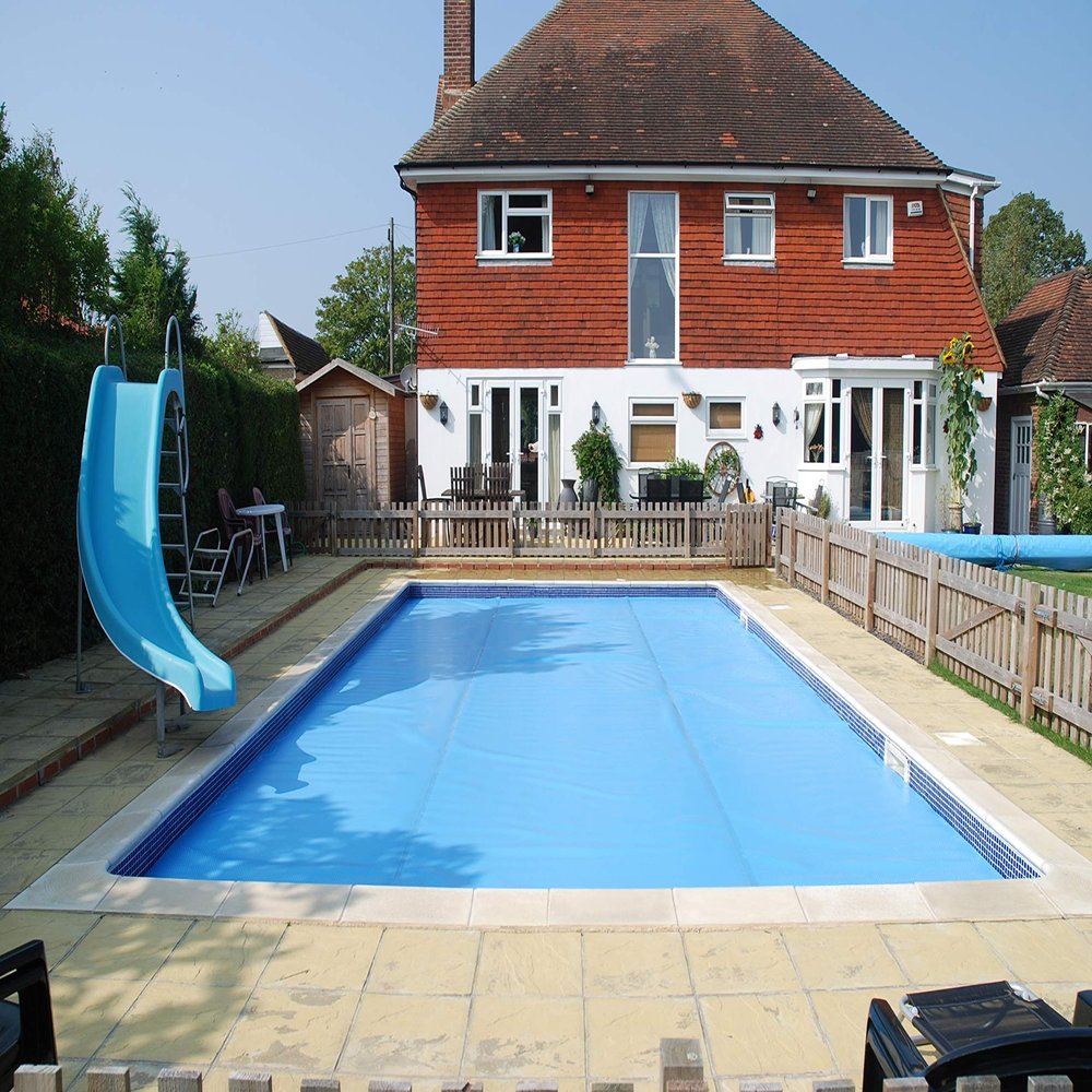 International Cover Pool Pack Thermal Pool Cover, 4 x 10 m, 500 Micron GeoBubble Cool Guard, with Telescopic Roller