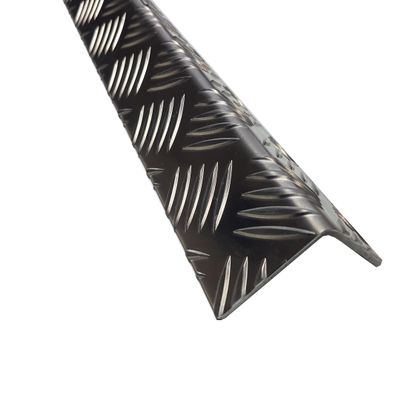 Aluminum Angle, 1000 mm, 90 x 50 mm Inside Leg Dimensions, Quintet Tread Plate, 3.5/5.0 mm