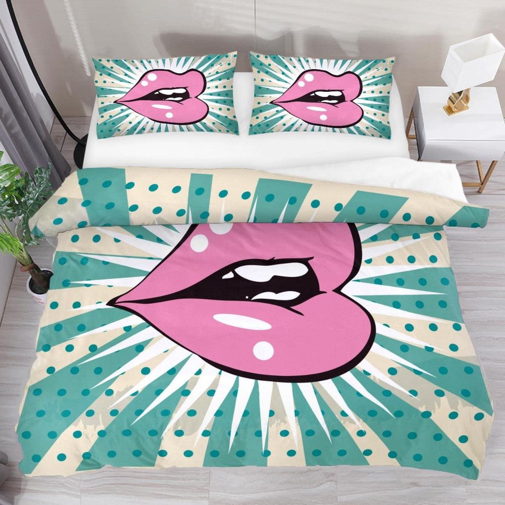 King Size Bedding Set, Kiss on Retro Background, 3-Piece