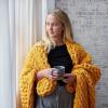 PRELGOSP Chunky Hand-Knitted Chenille Throw Blanket, Navy Blue, 100 x 130 cm view 3