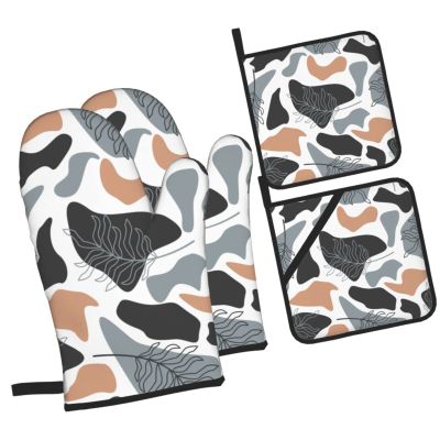 Oven Mitts and Potholder Set with Large Spot Print, Non-Slip