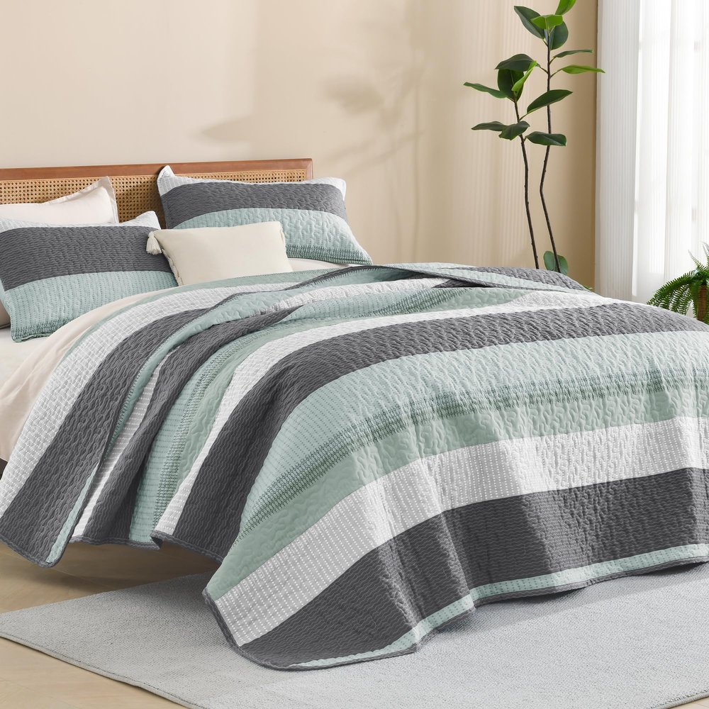 Litanika California King Bedding Set for King-Size Beds, Sage Green Oversized Striped Quilt, Soft Lightweight Quilted Set