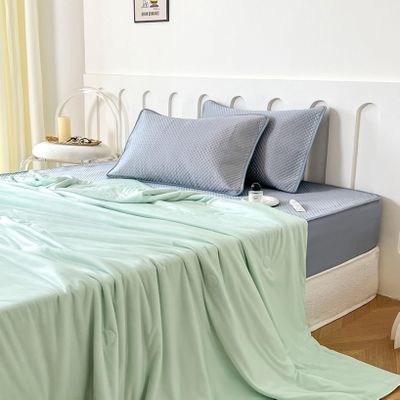 BINOXY Cooling Down Comforter for Hot Sleepers, Lightweight Cooling Down Comforter for Bed, Sofa, Couch (Color: Green with Gray, Size: 200 × 230 cm)