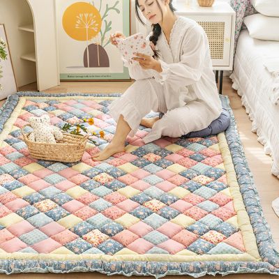 Floral Patchwork Couch Cover, Boho Cotton Quilted Sofa Slipcover with Ruffles, Non-Slip Furniture and Floor Protector, Washable Bay Window Cushion Seat for Dogs, Cats and Children (50 x 50 cm, Color B)