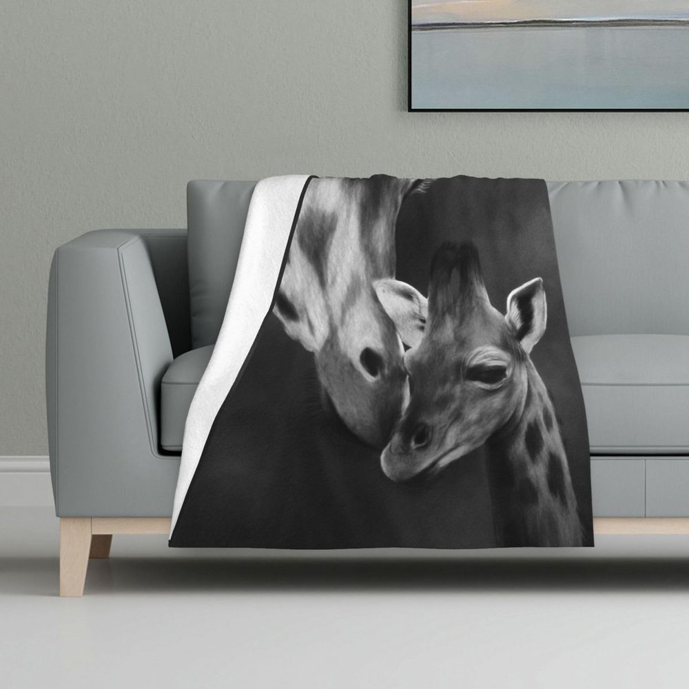 122 x 81 cm Giraffe Kiss Fleece Blanket, Sofa Throw for Bed, Couch & Travel
