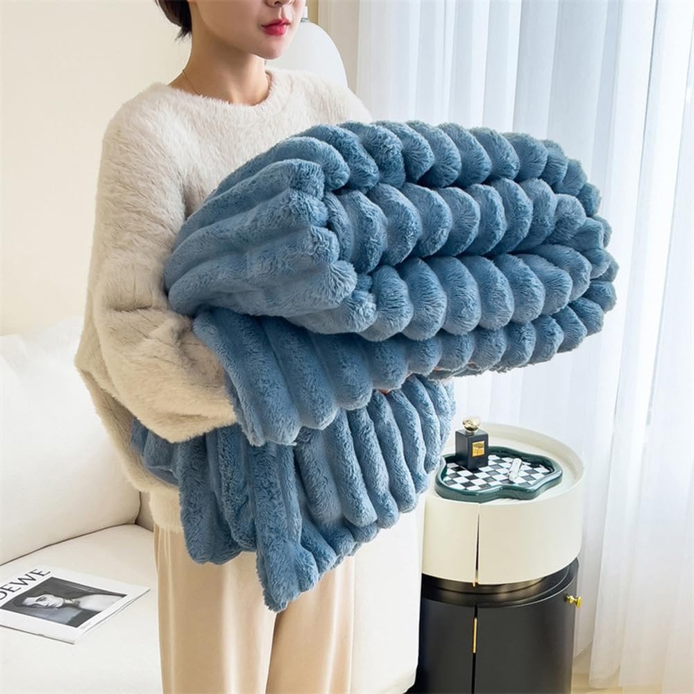 ZYFAB Ultra-Soft Luxury Fluffy Faux Rabbit Fur Blanket, Thick Warm Reversible Plush Blanket for Couch, Bed or Sofa, 150 × 200 cm