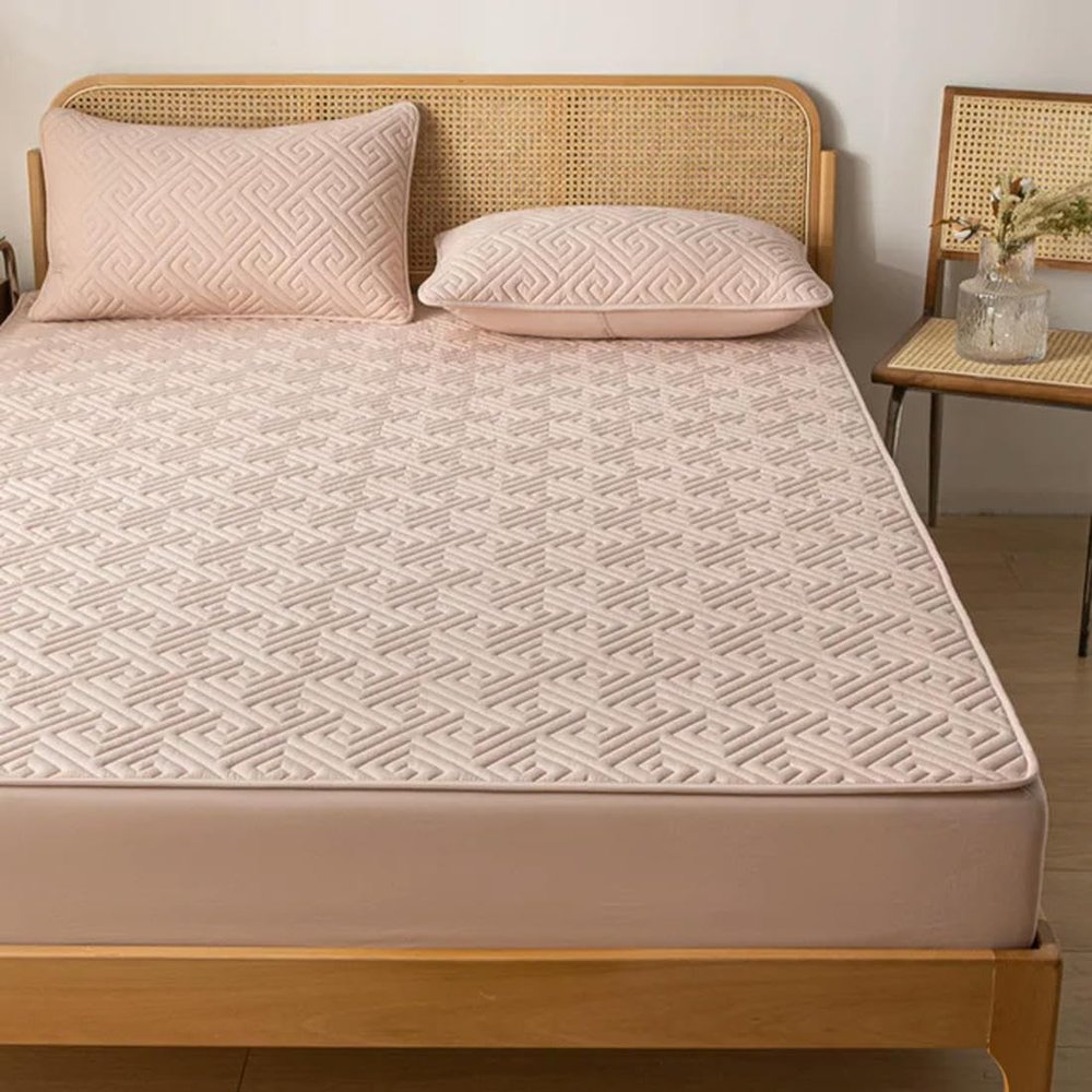 SOREZE Waterproof Queen-Size Fitted Sheet with Elastic, Quilted Mattress Cover