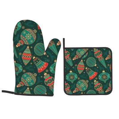 Bell Pattern Oven Mitt and Pot Holder Set