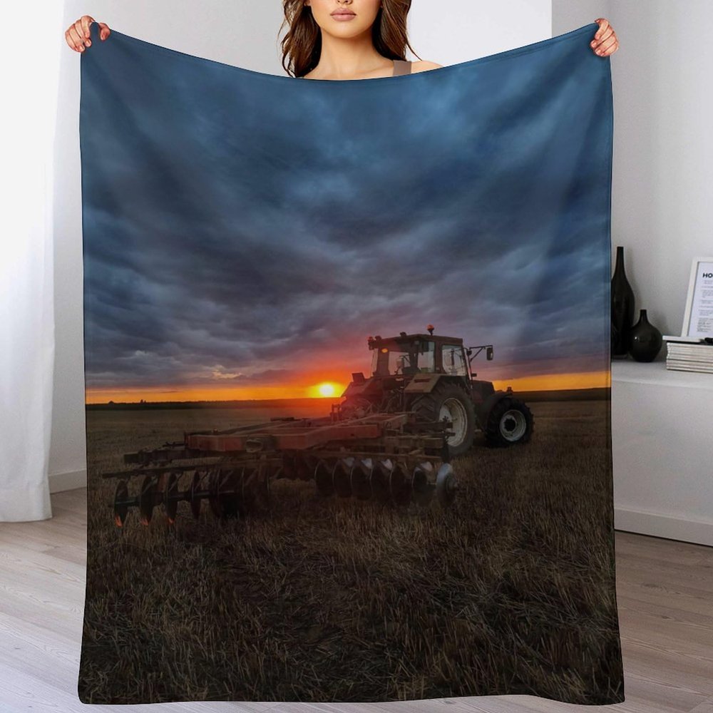 Tractor Pattern Fleece Throw Blanket, 140 x 180 cm