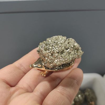 MCQWOMFQAK 1-Piece Natural Quartz Crystal Pyrite Carved Hedgehog Stone