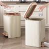 Square Plastic Trash Can with Lid, 9/12 L view 4