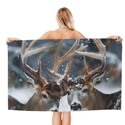 Lrtyuasq Microfiber Bath Towel with Deer in Snow, Printed, 132 x 81 cm, Ultra-Absorbent, Quick-Drying, Beach Towel for Bathroom, Beach, Pool, Swimming and Travel