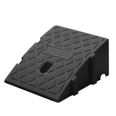 Plastic Vehicle Curb Ramp, High-Strength 13 cm Threshold Driveway Ramp, Spliceable Anti-Slip Slope Ramp Accessory (BLACK)