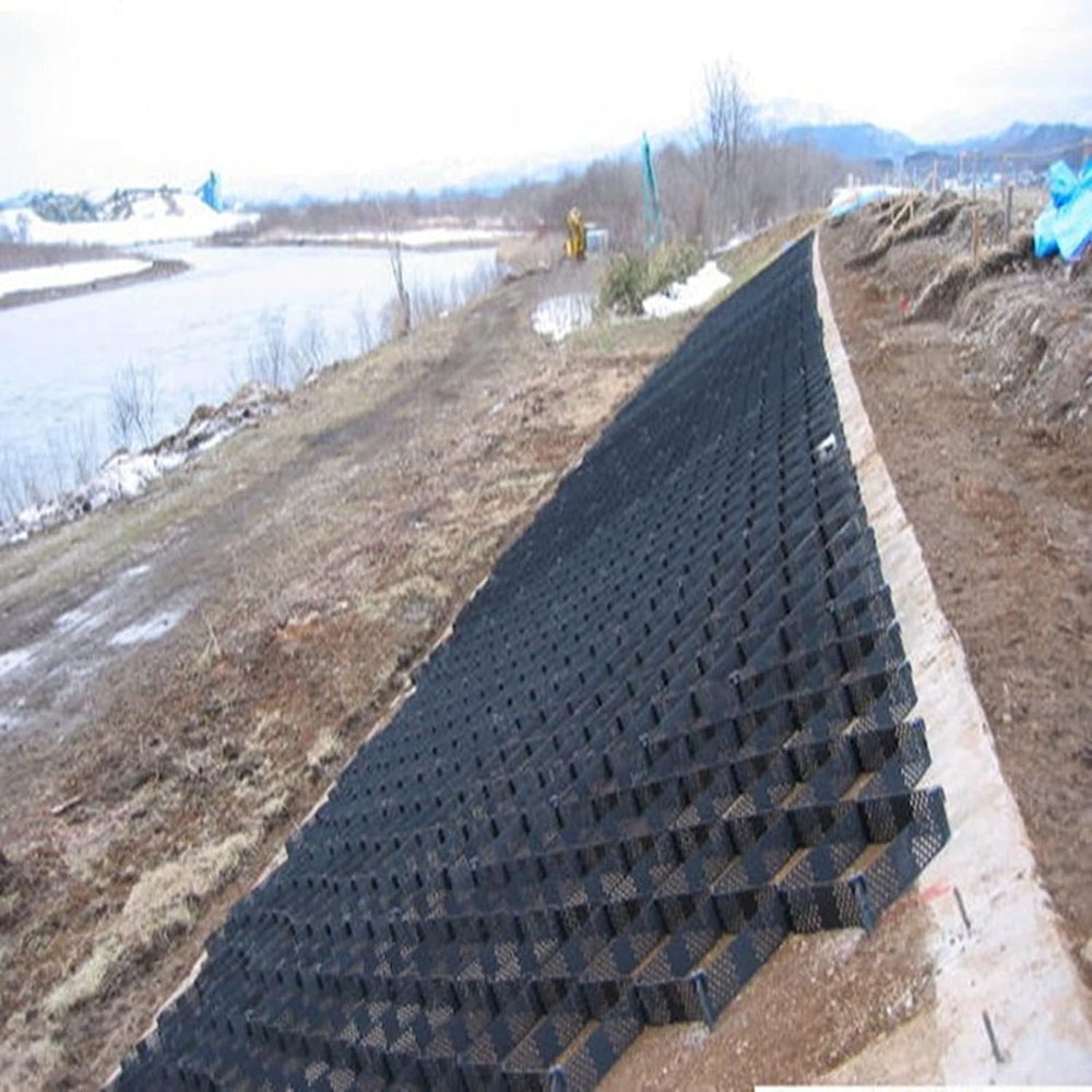 ROBAUN Garden Retaining Wall Grid, HDPE Gravel Stabilizer, 4 x 6 m (13 x 20 ft)
