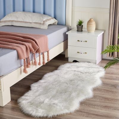 YUGWNN Cute Cat Paw Rug, Faux Sheepskin Shaggy Bedside Rug, 80 x 68 cm, White and Red