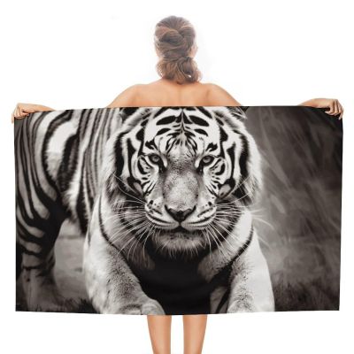 JEKYQ Beach Towel, Quick-Drying Black-and-White Tiger Print, Lightweight Travel Towel, 137.2 x 78.7 cm