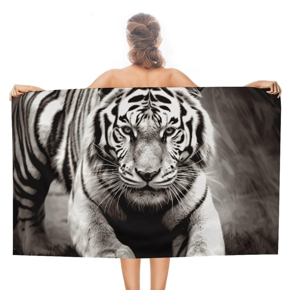 JEKYQ Beach Towel, Quick-Drying Black-and-White Tiger Print, Lightweight Travel Towel, 137.2 x 78.7 cm