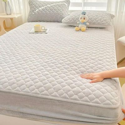 Optxzn Textiles Winter Quilted Plush Fitted Sheet with Elastic Band, Soft Warm Velvet Mattress Cover, Queen Bedspread
