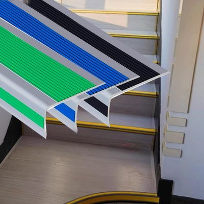 GFYHTN PVC Stair Edge Protector 100 cm, Easy-to-Cut Self-Adhesive Angle Profile, Anti-Slip, for Indoor/Outdoor Use (Black Gray, 1.5 m x 2 pcs)