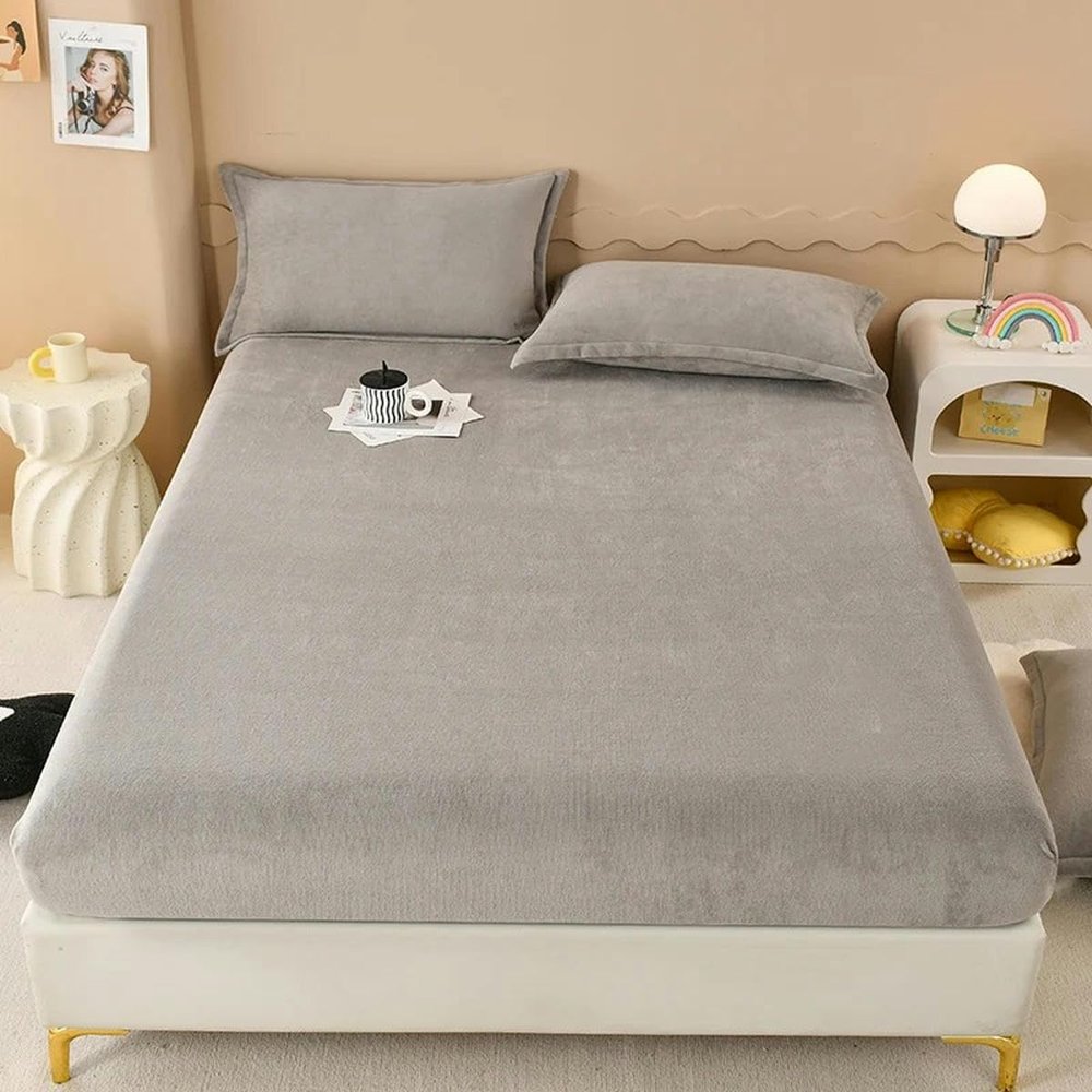 3-Piece Super-Warm Green Geometric Fitted Sheet Set, Winter Cartoon Bear Style, Queen Size, Milk Velvet, 153 x 203 x 30 cm