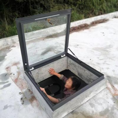 Easy-Open Skylight Window with Locking Handle, 94 × 70 cm (37 × 27.6 in.)
