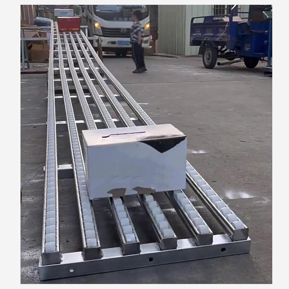 HTDRE Roller Conveyor, Skate-Wheel Gravity Conveyor, Portable Light-Duty Conveyor Table, 3-Lane, 100 cm