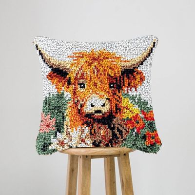 JILIP Highland Cow Latch Hook Kit for Adults, Pillow Cover, 43.2 x 43.2 cm, Open Eyes