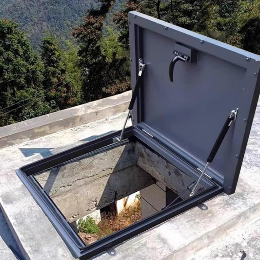 Roof Hatch with Gas Springs and Locking Handle, 65 x 65 cm
