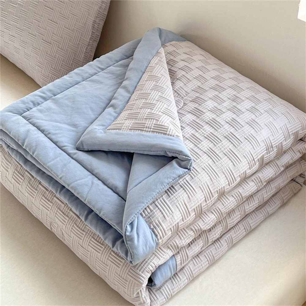 ZHUIYUAN Lightweight Summer Quilted Bedspread, Gray + Blue, 150 x 200 cm