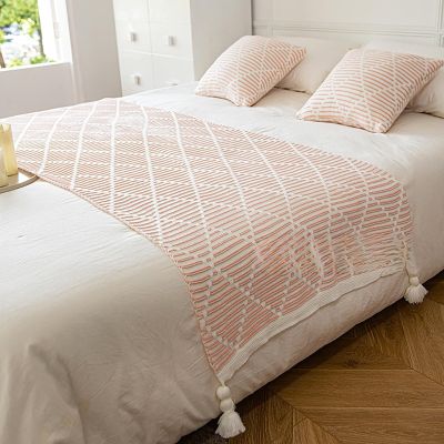 Yokqexz Elegant Tassel Bed Runner, Knitted Hotel-Style Bed Scarf for Queen and King Beds, Red, 70 x 230 cm