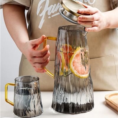 ZQDUFEA 1,815 mL Glass Water Carafe with Handle and Lid