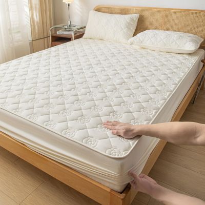 Quilted Deep-Pocket Fitted Sheet for King-Size Beds, 200 x 200 cm