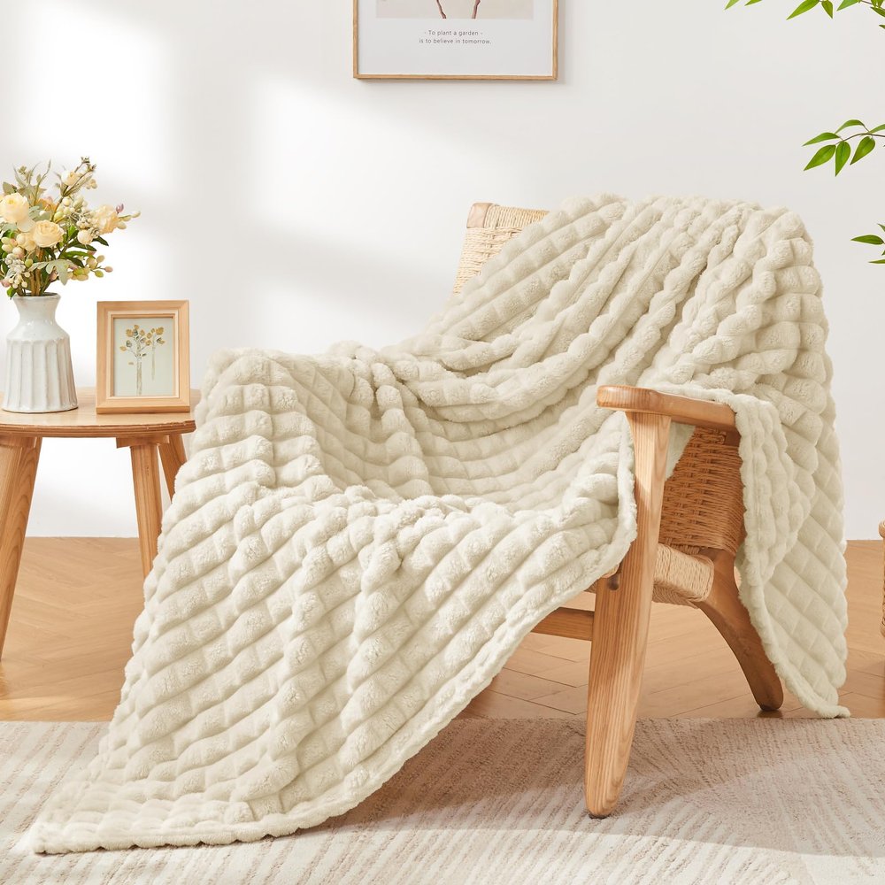 BEDELITE Cozy Flannel Blanket, Plush, Beige, 125 x 150 cm