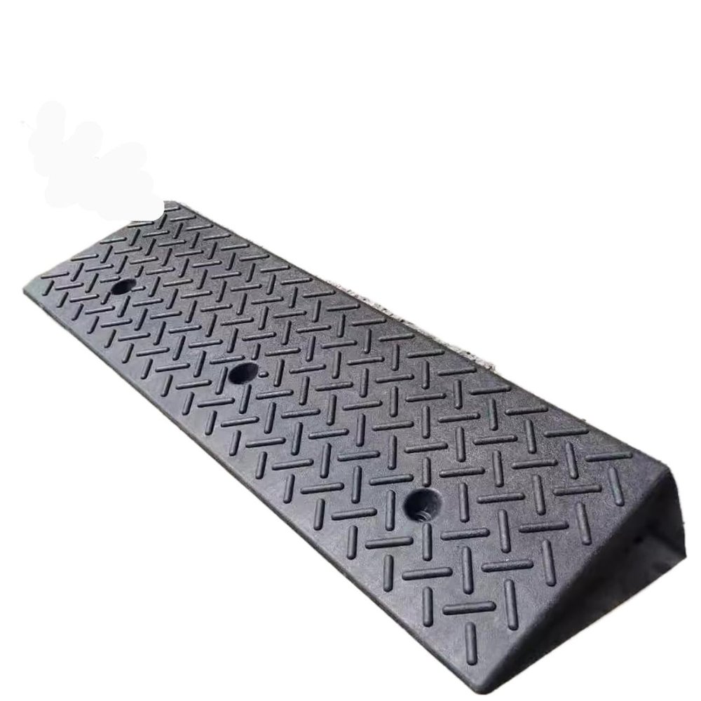 Heavy-Duty Rubber Curb Ramp, 6,800 lb Capacity, Non-Slip, 100 x 35 x 14 cm