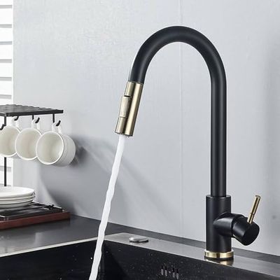 GYEQXKT Kitchen Faucet with Matte Black Touch Sensor, Pull-Out Smart Mixer Tap with Two Water Modes, Rotating Hot and Cold Water Faucet, Elegant Black and Gold Design for Modern Kitchens