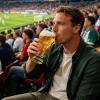 Trophy-Style Beer Glass, 400/600/800 ml, for the 2026 Soccer Championship, Large Beer Mug with Soccer Bottle Opener, Gift for Dads, Men and Soccer Fans (2 pcs, 500 ml) view 4